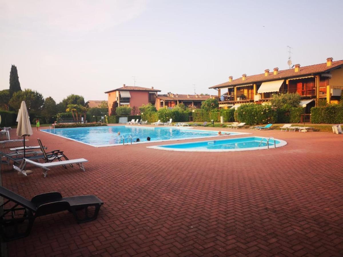Gardappartamenti Cascinale Pool เดเซนซาโนเดลการ์ดา ภายนอก รูปภาพ